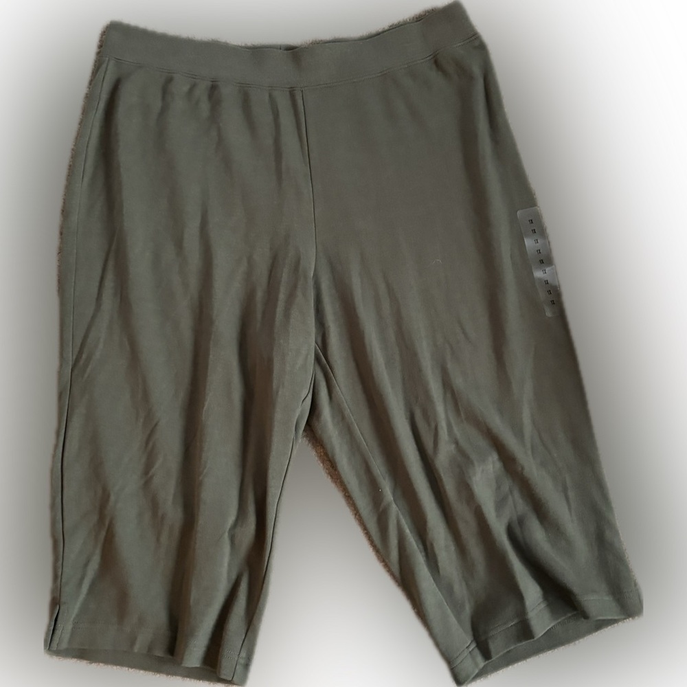 Preswick & Moore Sage Green Capri